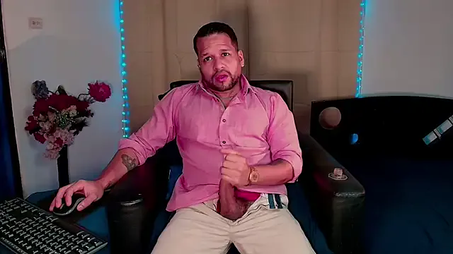 Offline LucasGaeel on StripChat