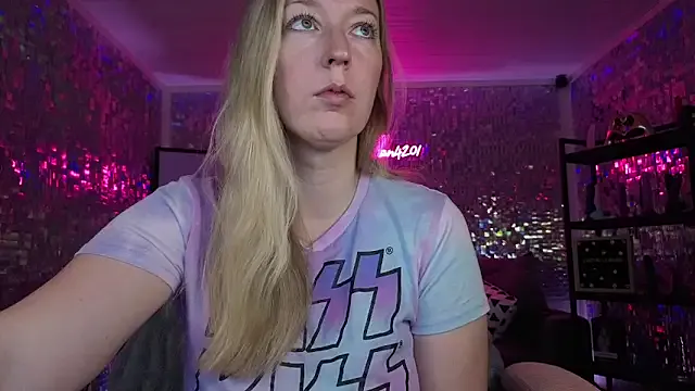 Offline lucyallen4201 on StripChat