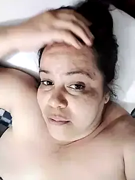 Offline lunanataly on StripChat