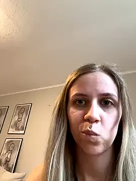 Offline lunawolf21 on StripChat