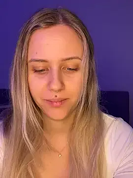 Offline lunawolf21 on StripChat