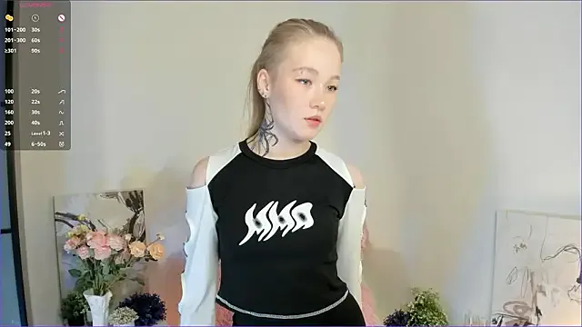 Offline MaireLanda on StripChat