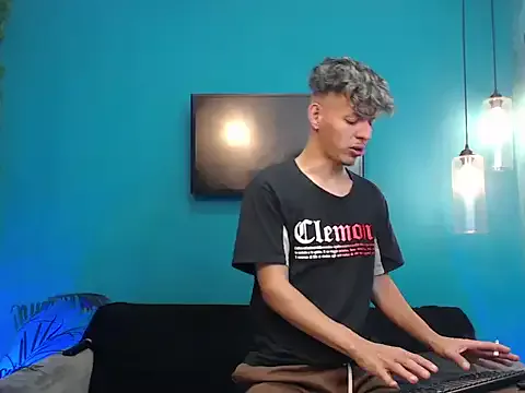 Offline Marcus_and_Tony on StripChat