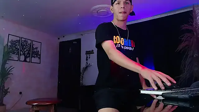 Offline Marcus_and_Tony on StripChat