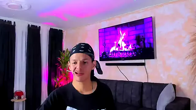 Offline Marcus_and_Tony on StripChat