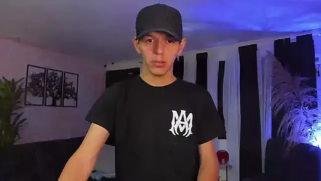 Offline Marcus_and_Tony on StripChat