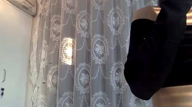 Offline Mia_8 on StripChat