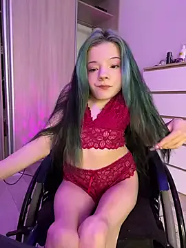 MiniSophiaa on StripChat