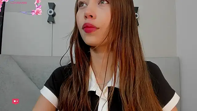 Offline Naomi_Rousse on StripChat