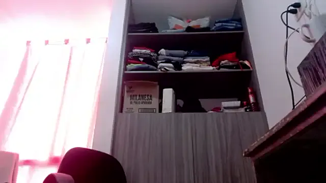 Private nicolle_milf1978 on StripChat