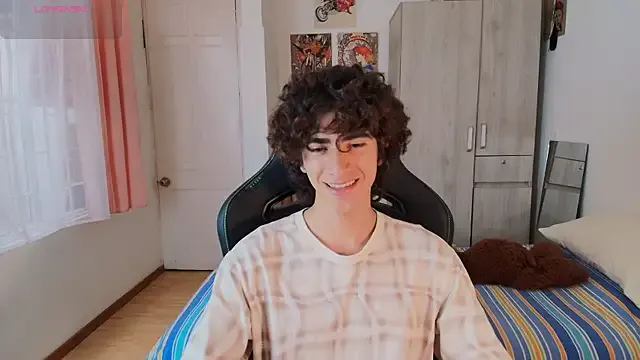 Freechat Nude_Boy18 on StripChat