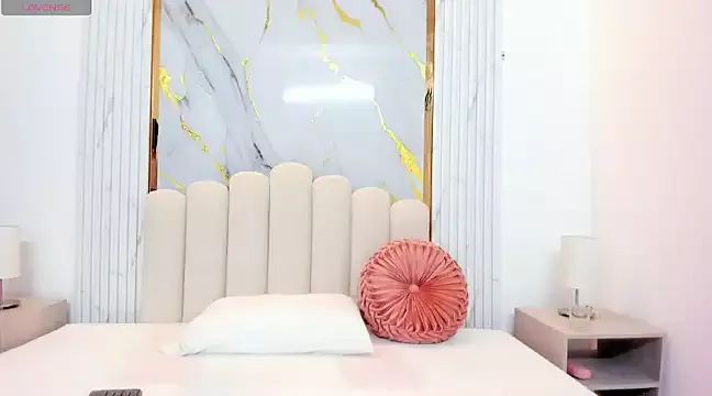 Offline OSHUN_ on StripChat