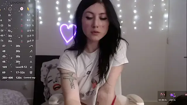 Offline PlayfulApril on StripChat