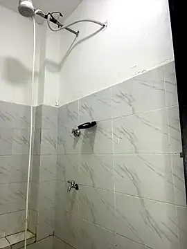 Offline prettiepearl on StripChat