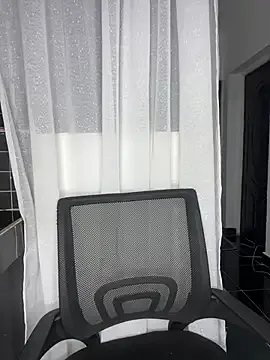 Offline prettiepearl on StripChat