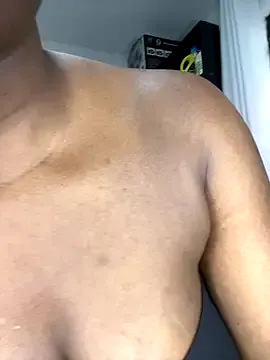 Offline prettiepearl on StripChat