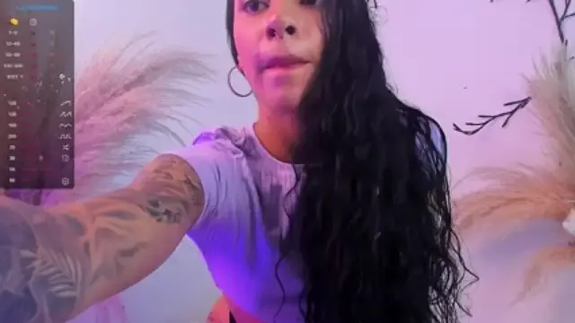 Offline pretty_pettite on StripChat