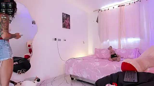 Offline pretty_pettite on StripChat