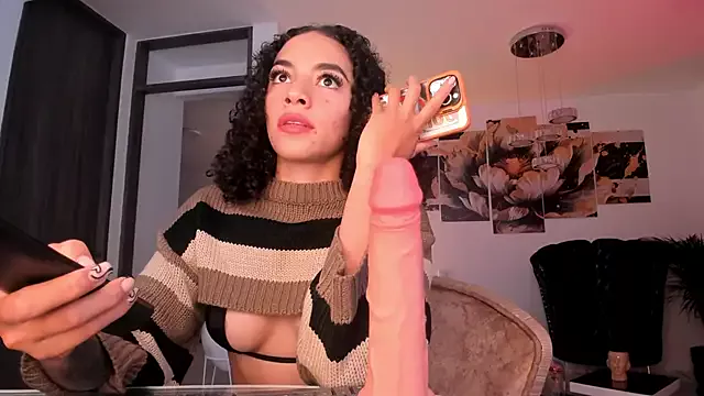 Offline pretty_pettite on StripChat