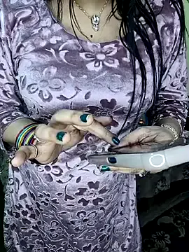 Freechat PRIYA_22 on StripChat