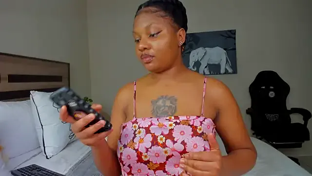Renee-18 on StripChat