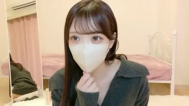 Offline roachan_ on StripChat