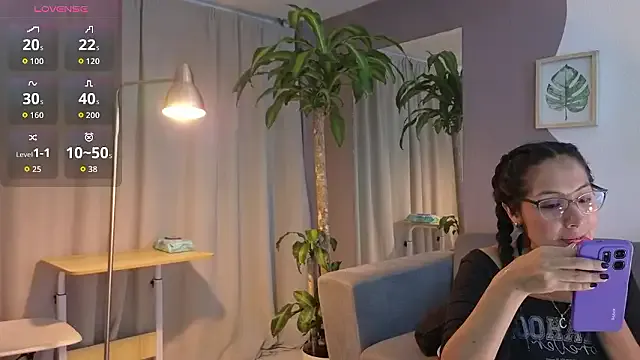 Freechat Saly_Moon1 on StripChat