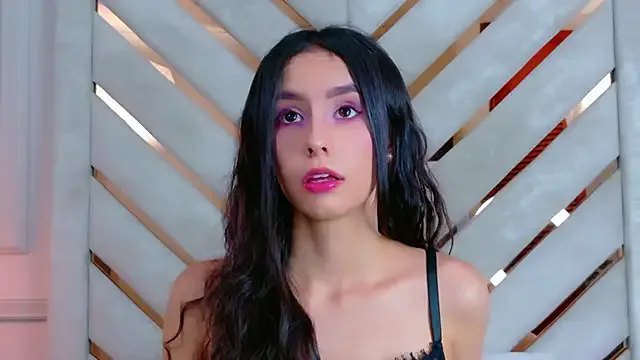 Sarah-Grace on StripChat