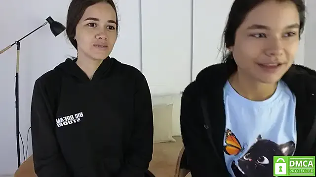 Offline sexychanell_18 on StripChat