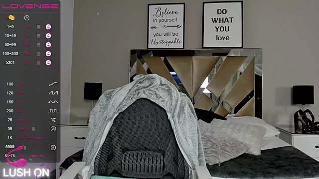 Offline sharlott18 on StripChat