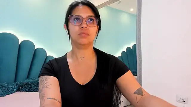 Offline sharlott18 on StripChat