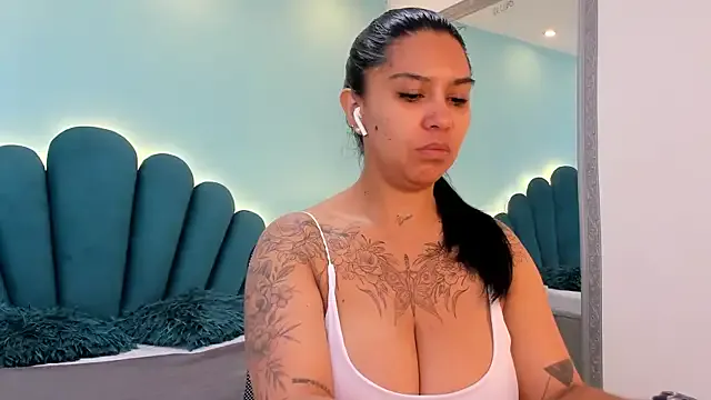 Offline sharlott18 on StripChat