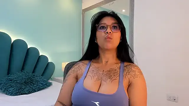 Offline sharlott18 on StripChat