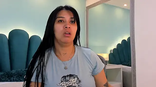 Offline sharlott18 on StripChat