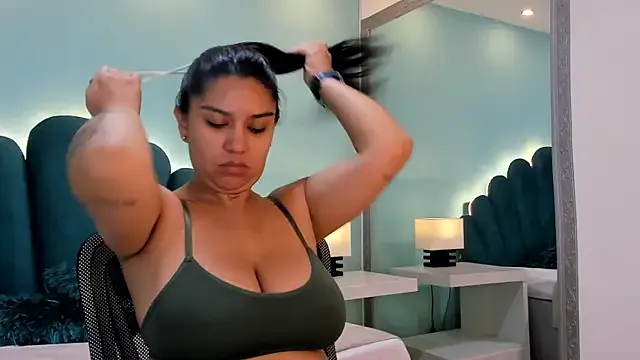 Offline sharlott18 on StripChat