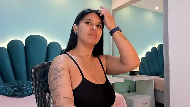 Offline sharlott18 on StripChat