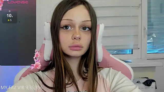 Offline shy_melony on StripChat