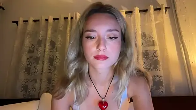 Offline SirenaBelle on StripChat