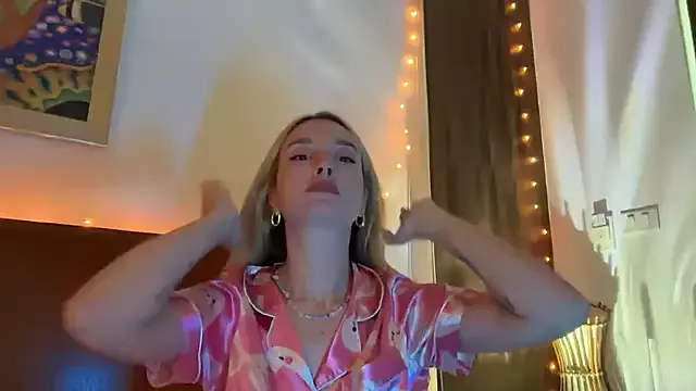 Offline SirenaBelle on StripChat