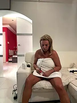 sissytrainz on StripChat 