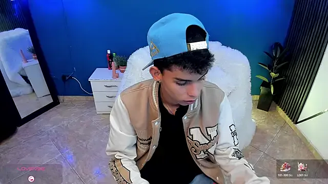 Freechat sky_jules on StripChat