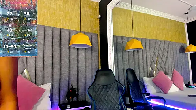 Offline SkylerBloomm on StripChat