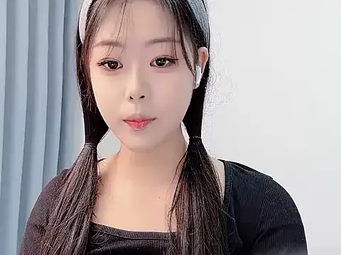 Freechat smalldaisy on StripChat