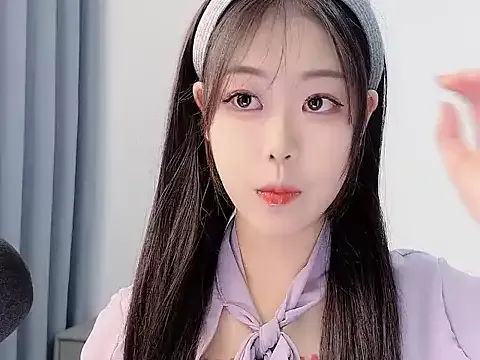 Freechat smalldaisy on StripChat