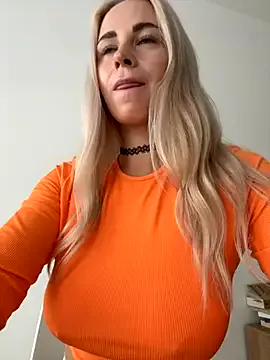 Offline streetdoll on StripChat