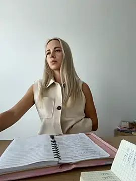 Offline streetdoll on StripChat