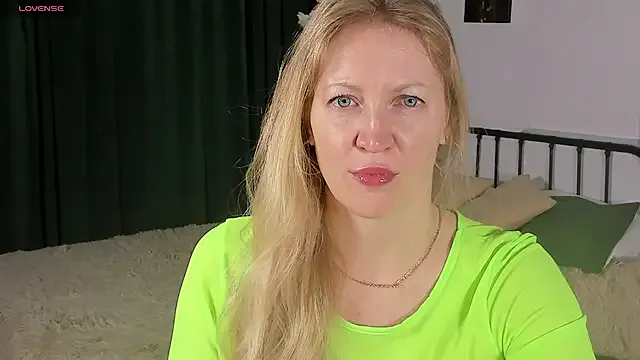 Freechat sugamomy on StripChat