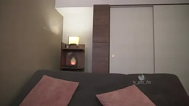 Offline te_para_dos on StripChat