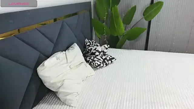 Offline TrishaRey on StripChat