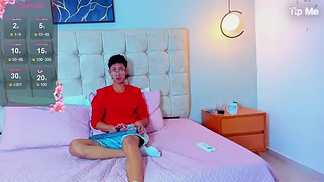 Offline twink_royale18 on StripChat